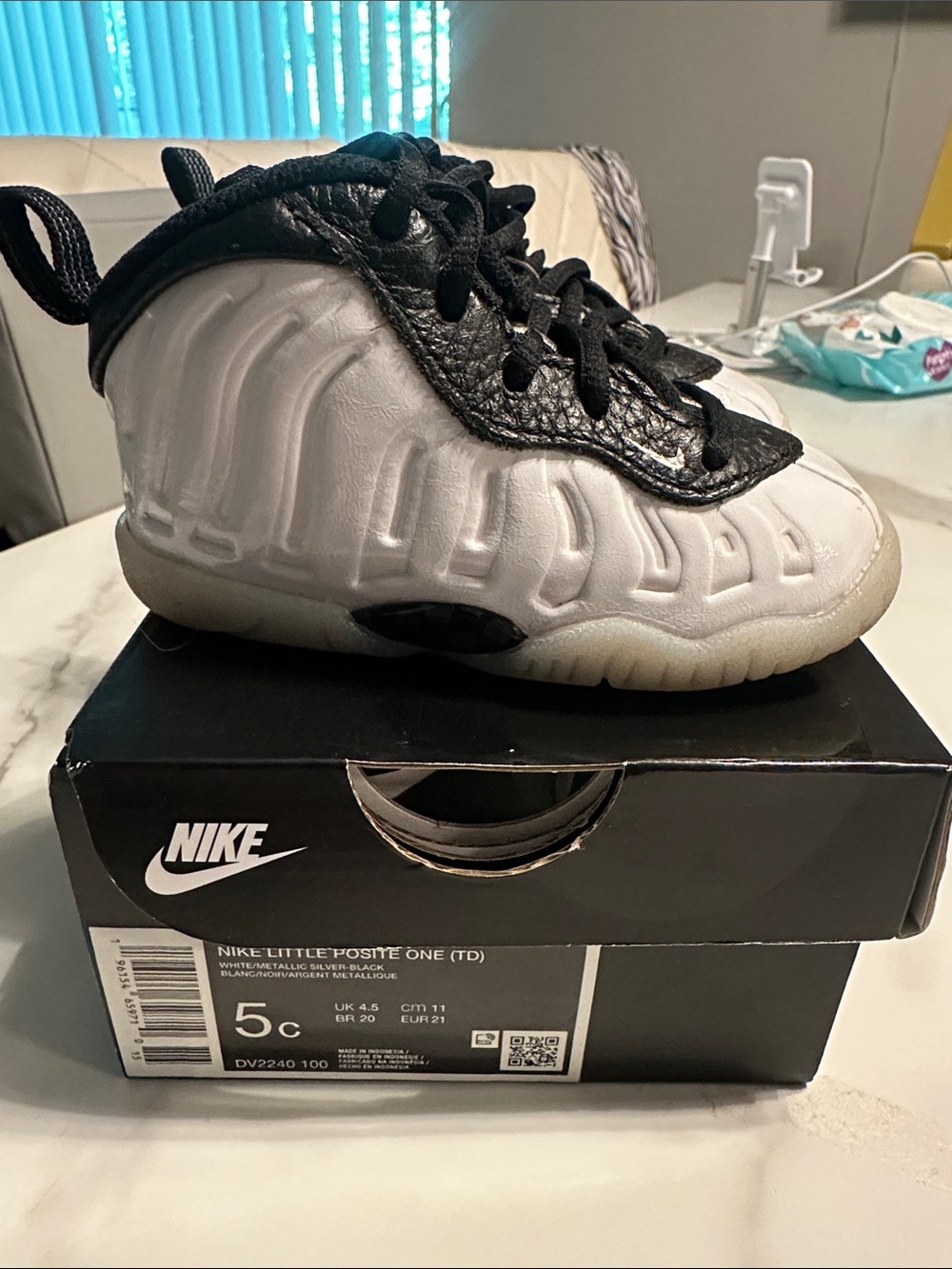 Nike Kids Foamposite Style Sneakers in Black and White